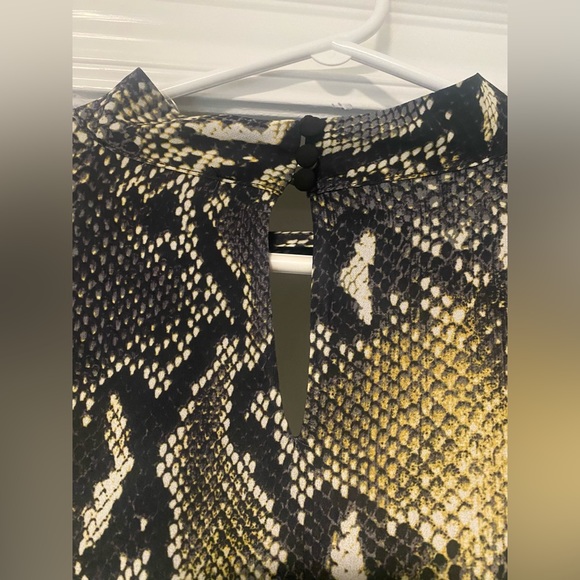 Melanie Lynne snake print top - Picture 2 of 5